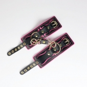 Черные кожаные наручники с розовой строчкой - Crazy Handmade - купить с доставкой в Барнауле