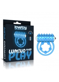 Голубое, светящееся в темноте виброкольцо Lumino Play Vibrating Penis Ring - Lovetoy - в Барнауле купить с доставкой