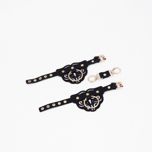 Черные кожаные наручники с клепками, кольцами и золотистой фурнитурой - Crazy Handmade - купить с доставкой в Барнауле
